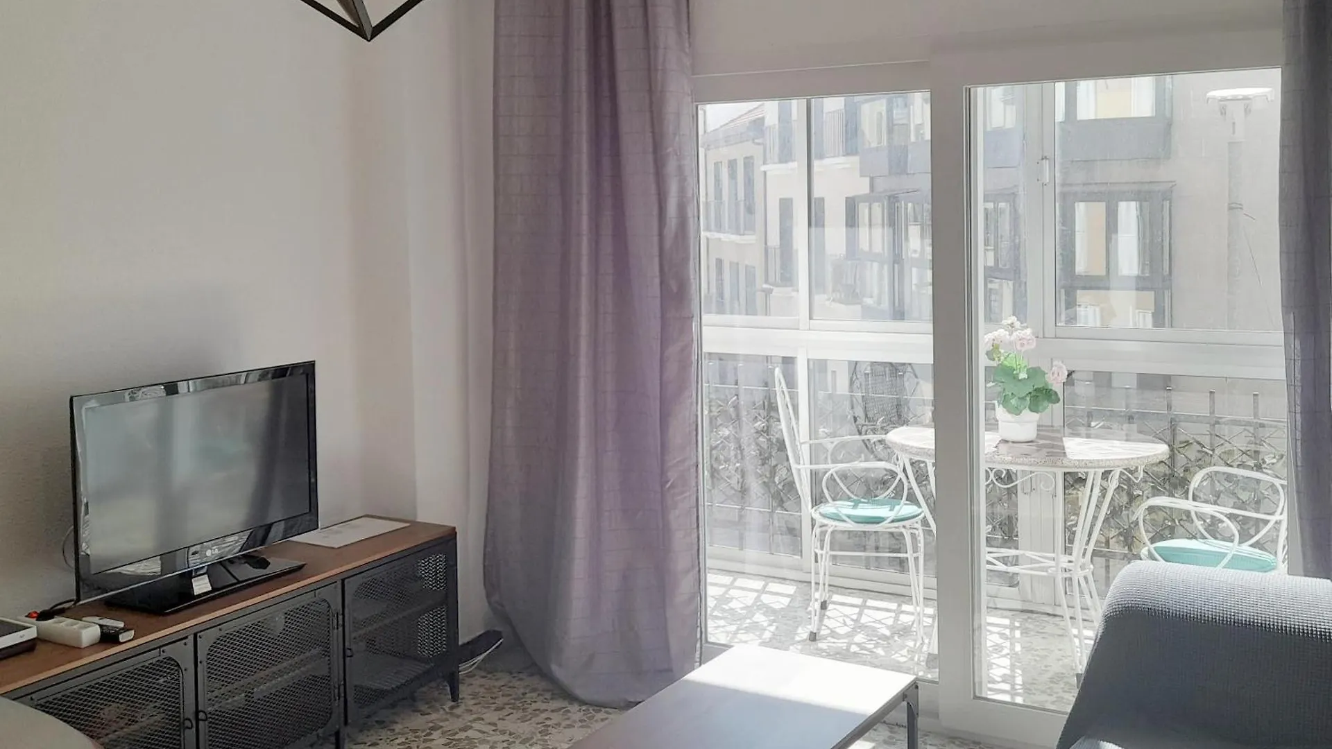 Apartamento En El Centro Amplio Y Confortable Malaga Apartment